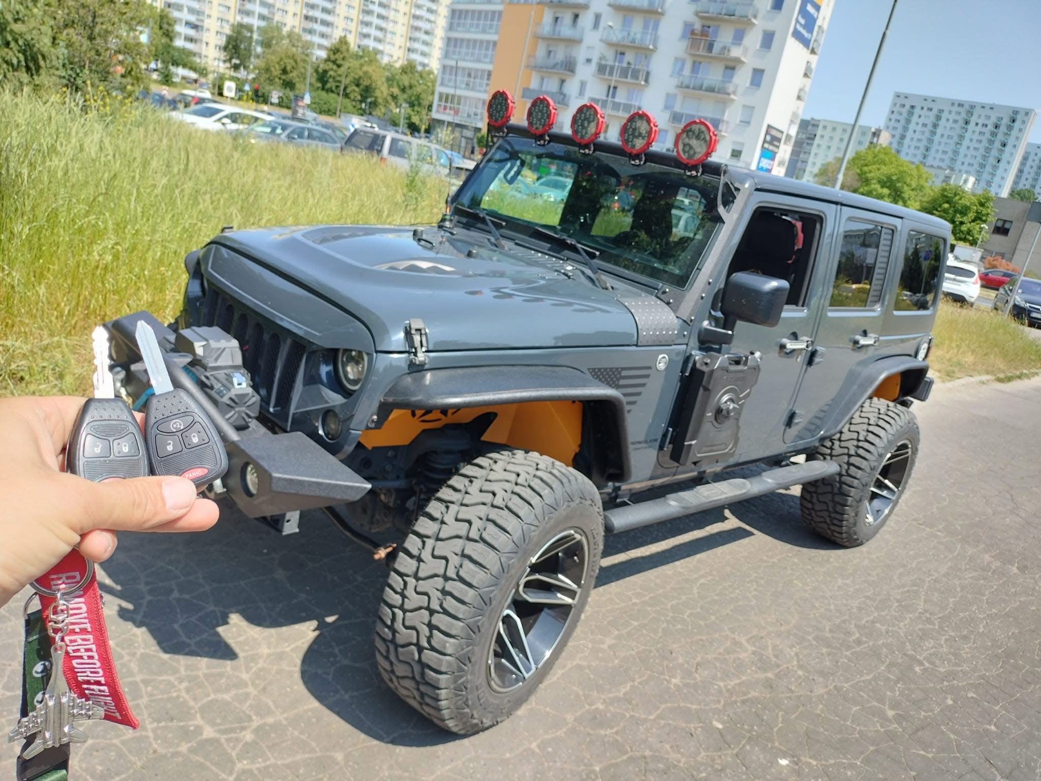 Jeep Wrangler z kluczykami